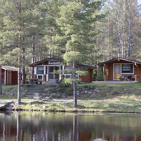 Hotel Hirsimoekki Ja Makuuaitta à Karijoki Extérieur photo