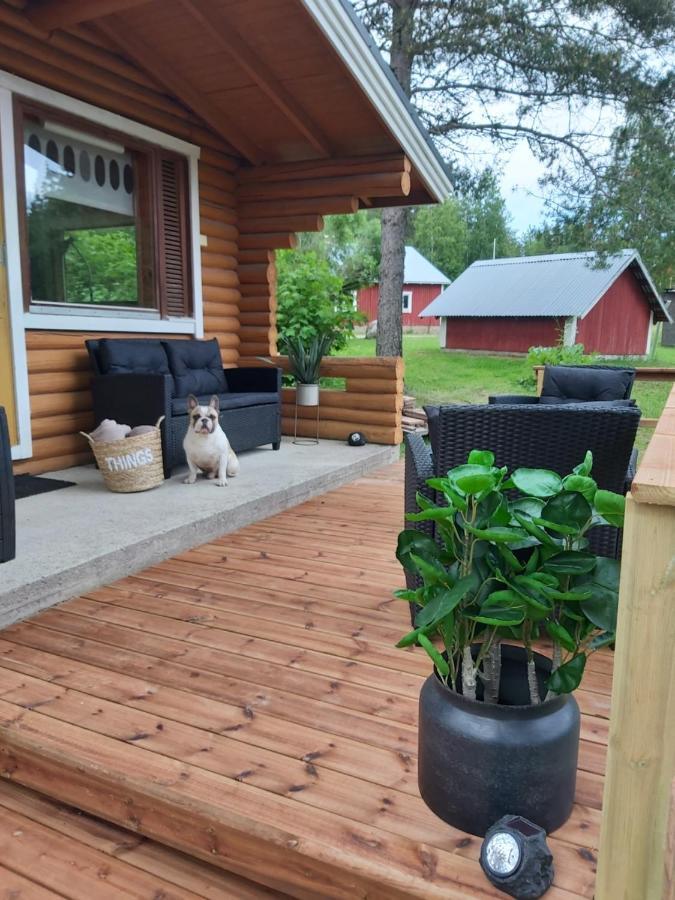 Hotel Hirsimoekki Ja Makuuaitta à Karijoki Extérieur photo