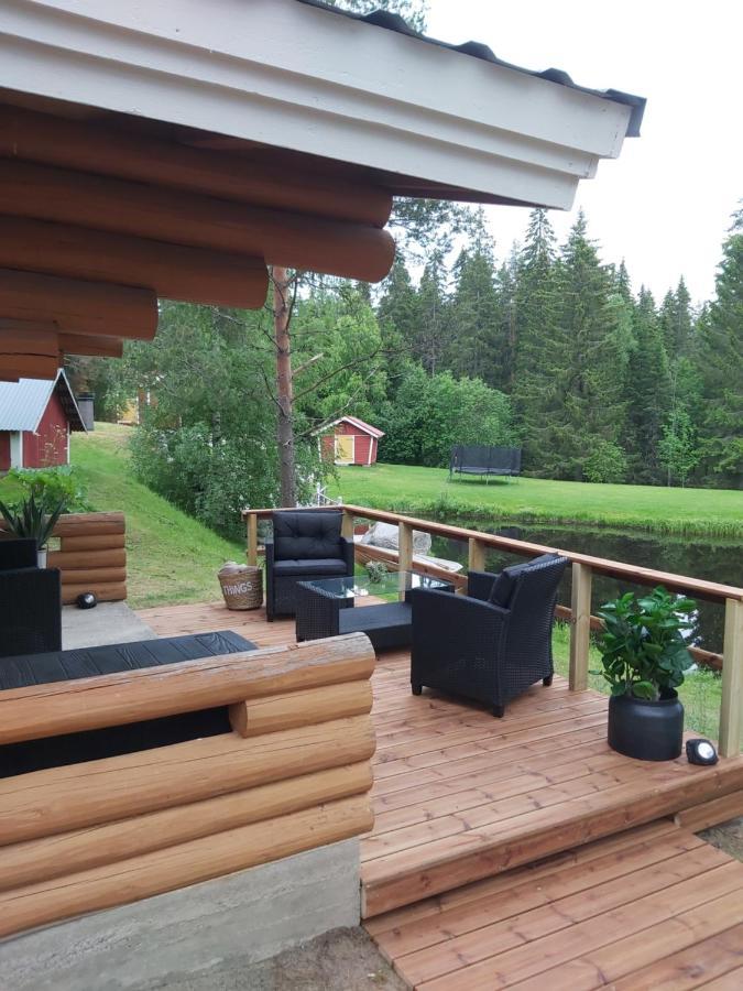 Hotel Hirsimoekki Ja Makuuaitta à Karijoki Extérieur photo